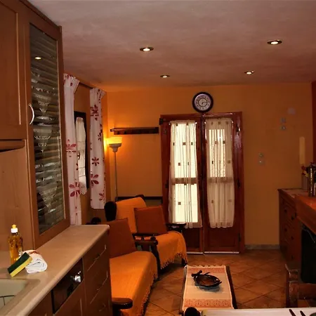 Enetiko House *